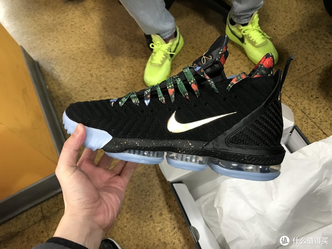 LEBRON 16 King's Throne 凝视王座