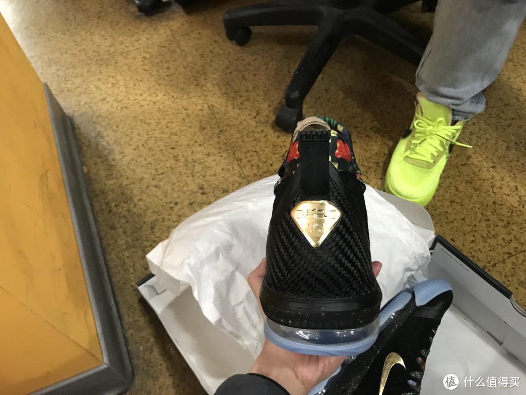 LEBRON 16 King's Throne 凝视王座