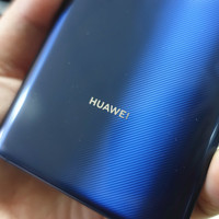 华为 Mate 20 Pro 智能手机外观展示(摄像头|刘海|发射器|充电口|机身)