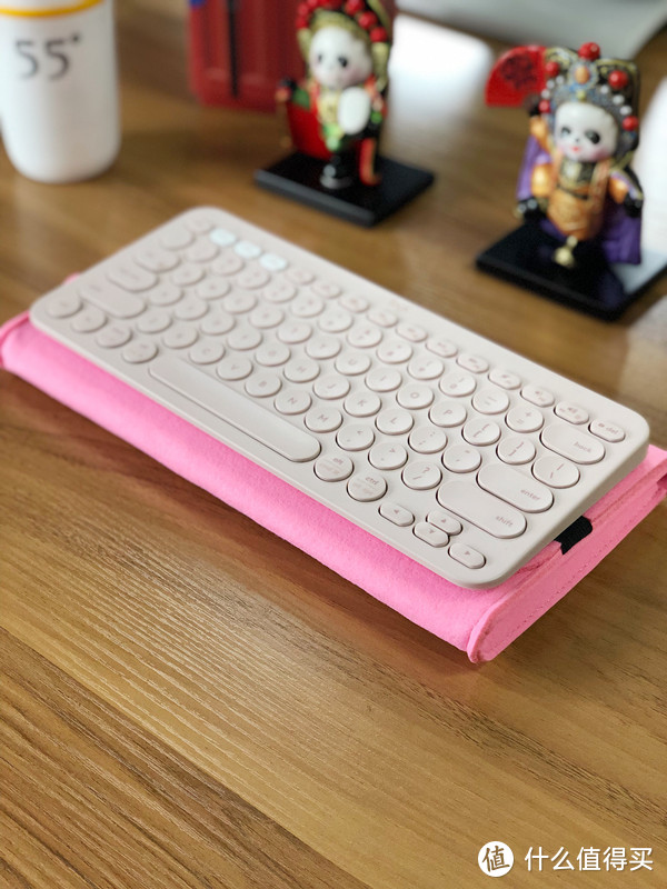 为美美的键盘搭配了芭比粉的键盘包，有没有更亮眼？