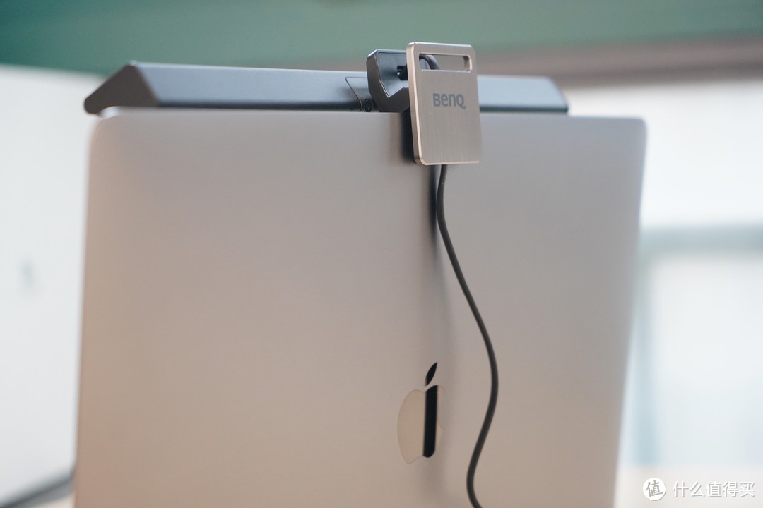 最佳桌面配件 更小方式呈现 BenQ ScreenBar Lite 智能笔记本挂灯晒单