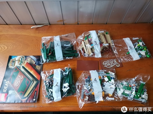 快递箱子刚好可以用来装零件，毕竟办公室内没有太多多余的空间来放置零件