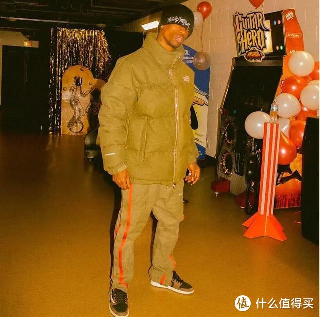 因为怕老婆，Travis Scott 设计了一款可以藏私房钱的鞋