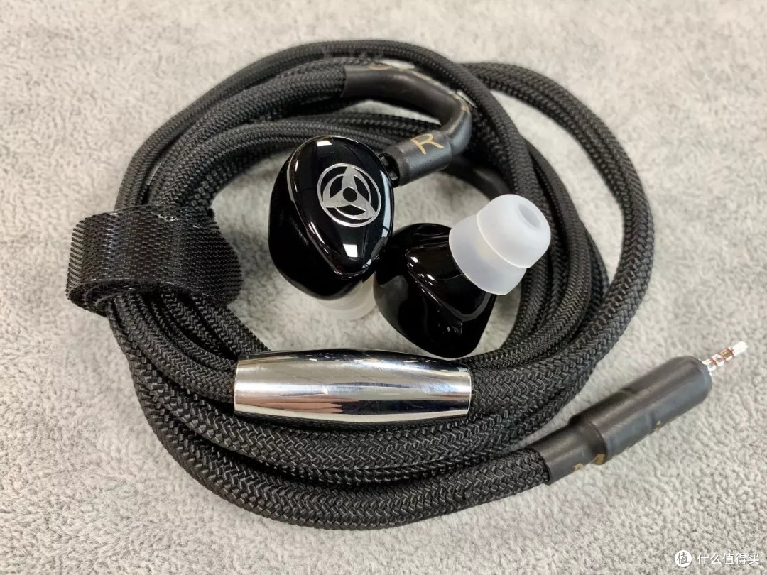 能满足绝大多数人的佩戴从我上手的【女武神】和【黑魔王】来说,与