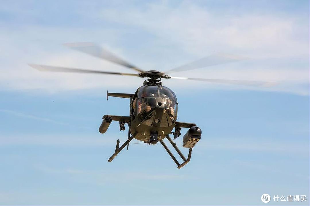 毒贩开的那架，颇为灵活，原型是美军MD500/530“防御者”式轻型直升机
