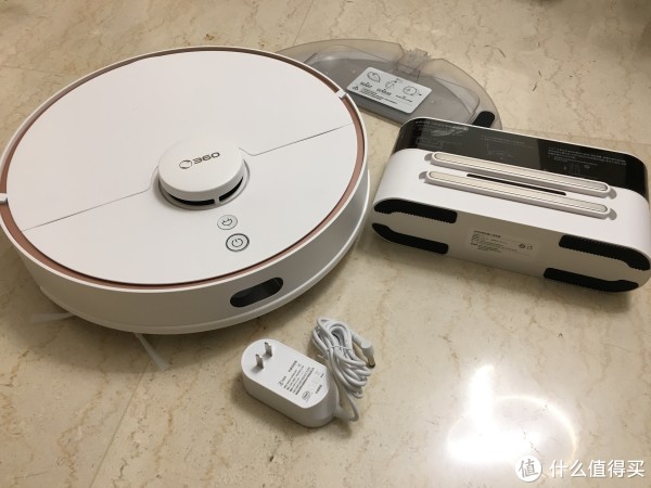 全家福。右上角是拖布组件。右边是充电桩。对，我叫它充电桩。