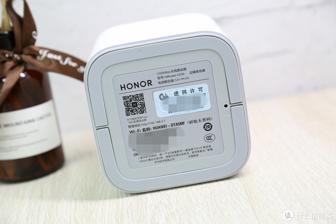 紧凑干练的小方盒子：HONOR 荣耀路由Pro 2