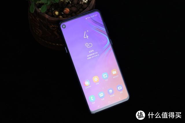 黑瞳全视屏、更好的体验 三星Galaxy A8s 评测