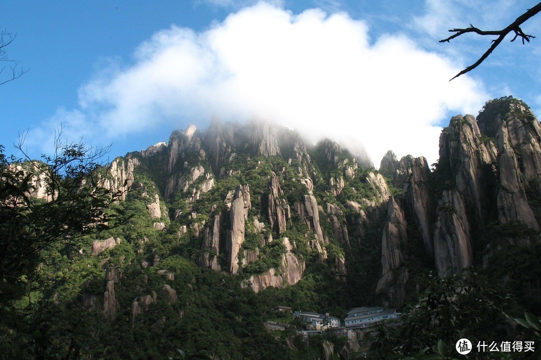 中国最美五大峰林之一，距杭州4小时车程，云雾之下美如仙境