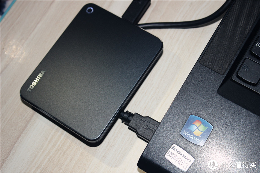 小巧便携，快速存储-东芝XS700移动固态硬盘