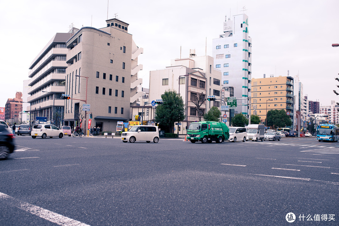 大阪街头的小车，确实这种面包车样子的KCAR是非常的多。