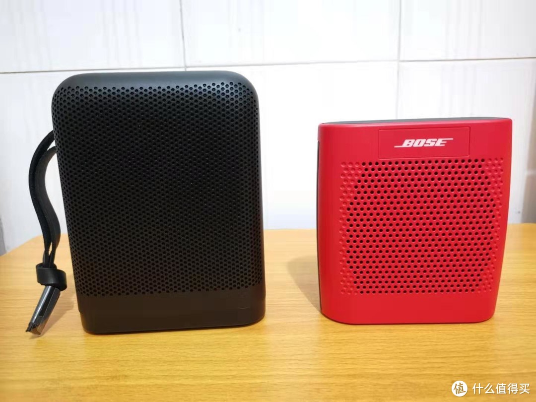 比BOSE SOUNDLINK COLOUR大了不少