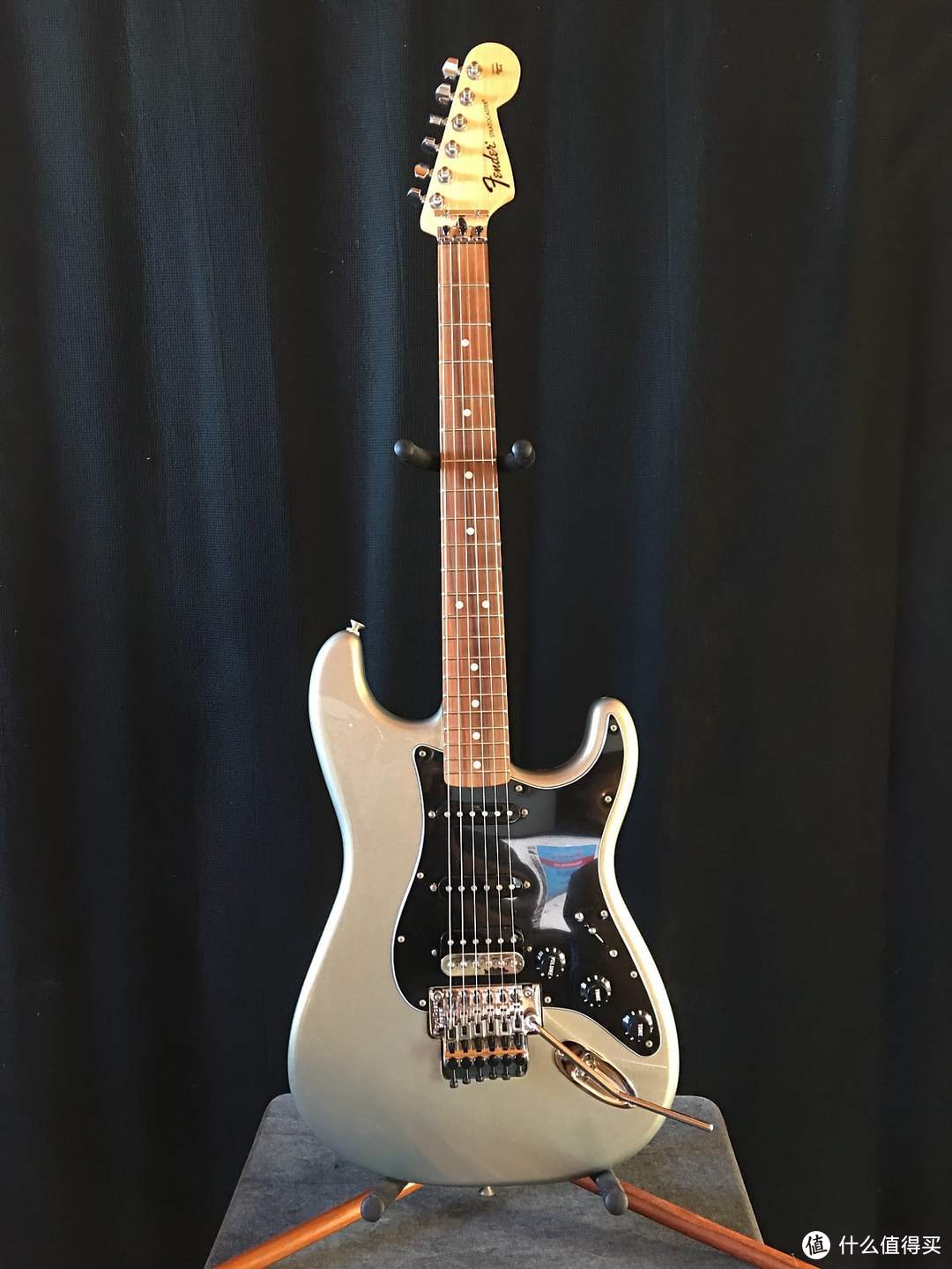 本次的主角 Fender Deluxe Stratocaster 电吉他