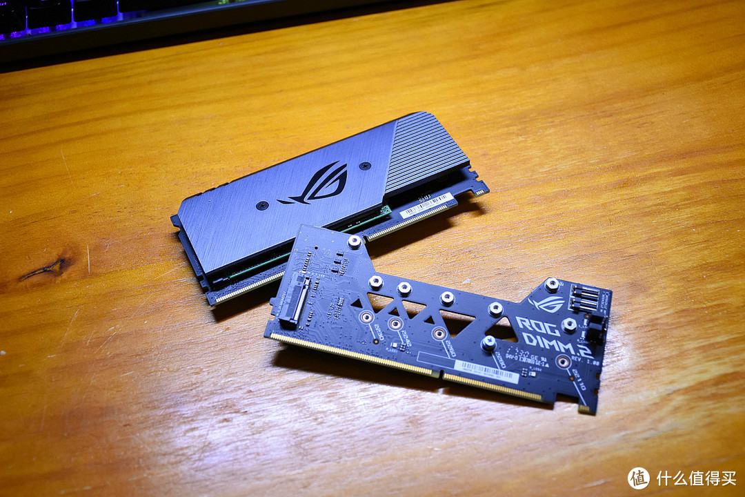 两代DIMM.2卡的区别