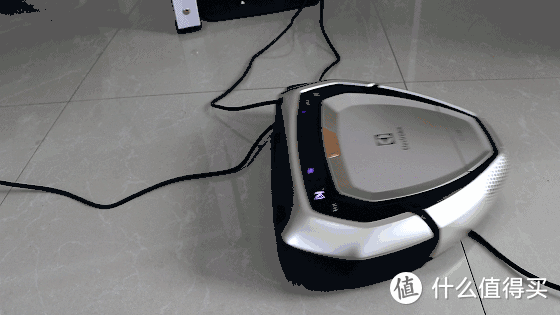 家用智能扫地机应该怎么选？看完伊莱克斯Pure i9扫地机器人测评你就明白了！