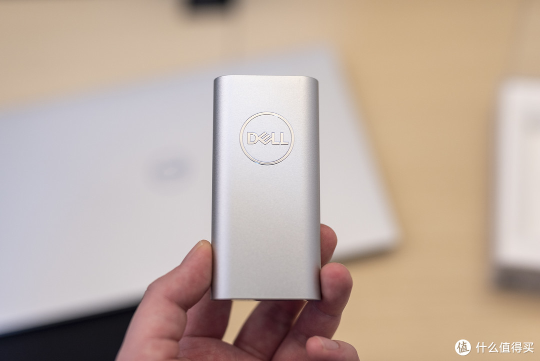 感受下价值三千多的移动硬盘：Dell移动Thunderbolt™ 3固态硬盘