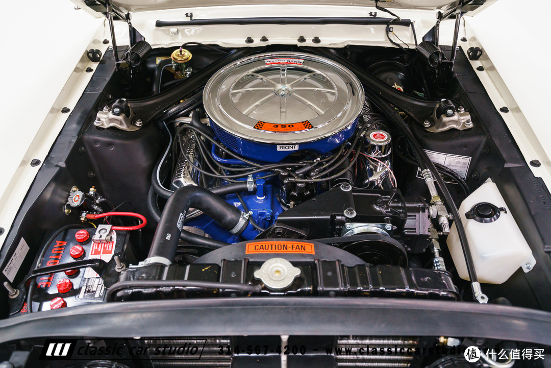 67款Mustang GT发动机舱
