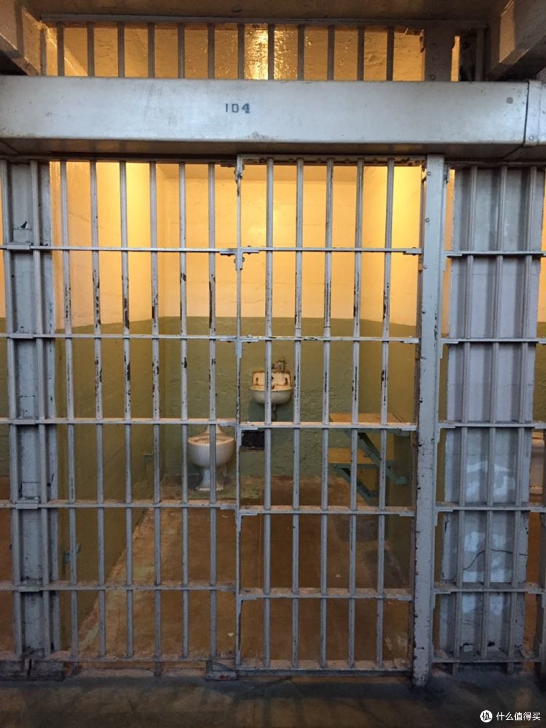 外的太平洋上,在美国内战期间,恶魔岛是以一座临时军事监狱的身份存在