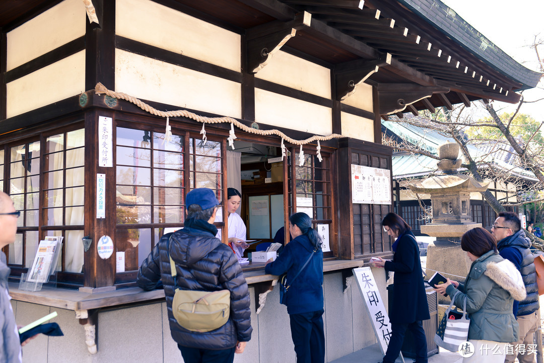 还是来尽快写御朱印了，大阪城公园平时人不算少，所以说来丰国神社的人流量还可以。