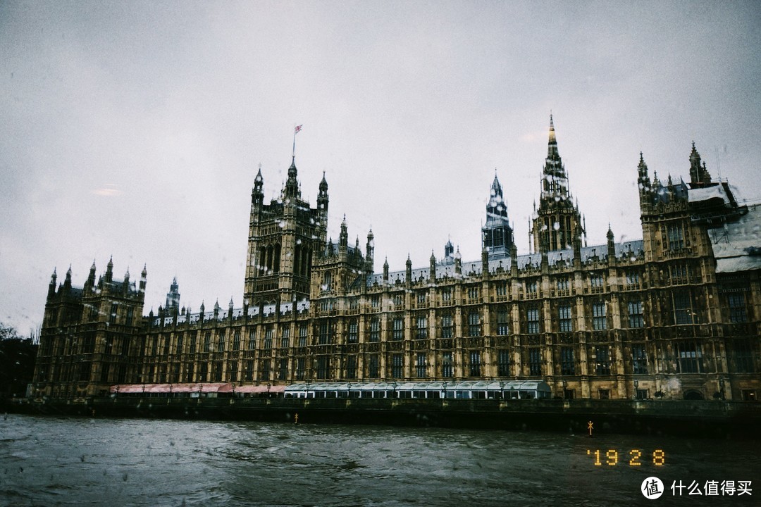 雨中的议会大厦