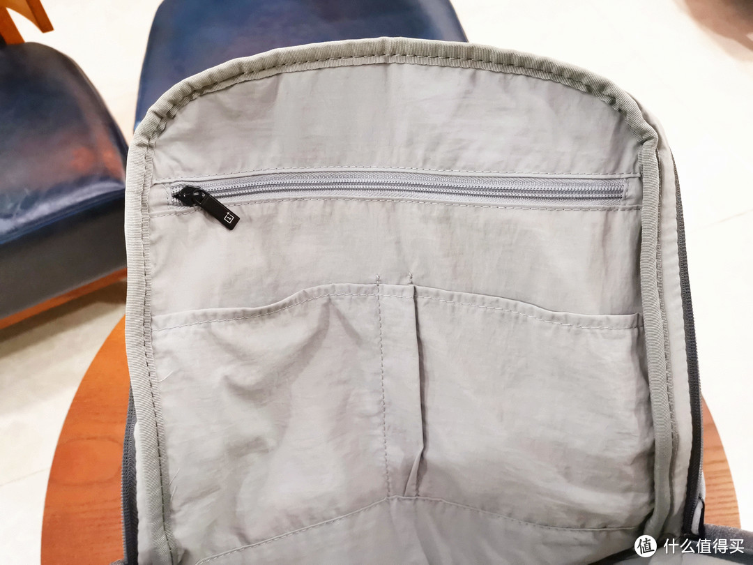同事出差买个双肩包：OnePlus 1+ 一加旅行双肩包开箱体验