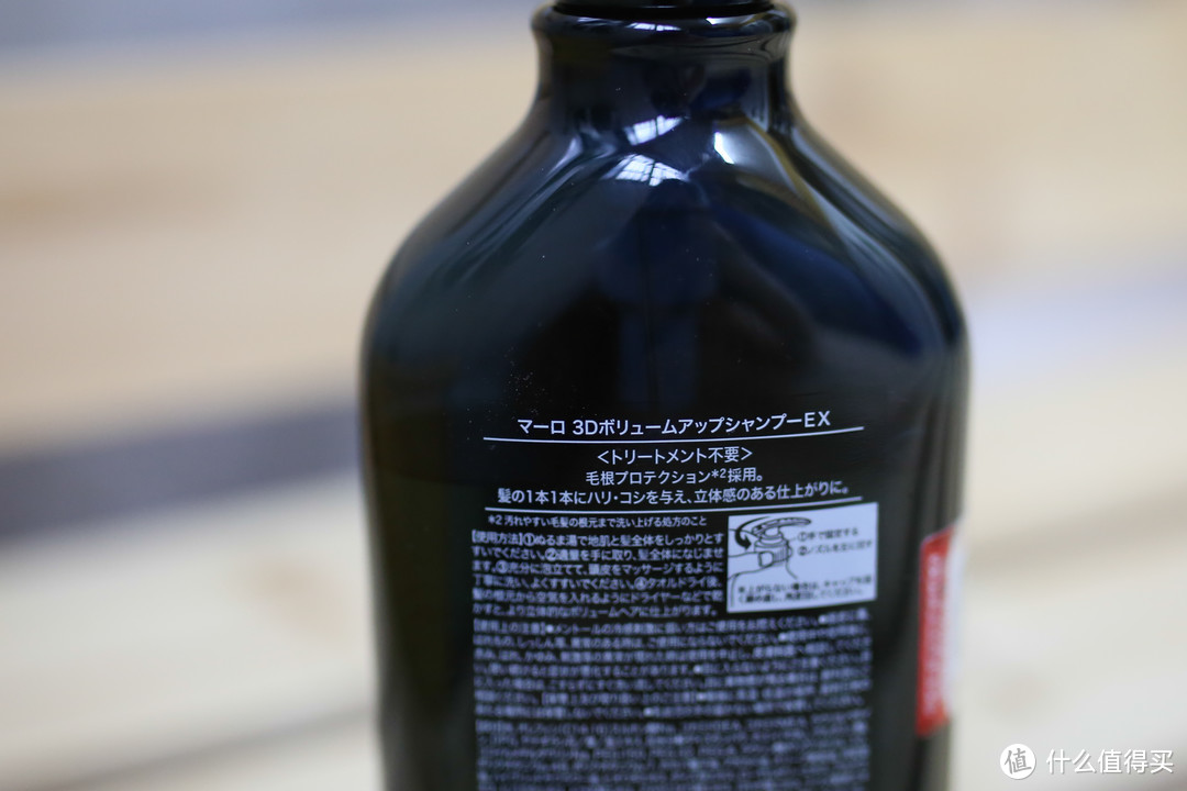▲ 瓶后是产品的具体配方和使用方法。