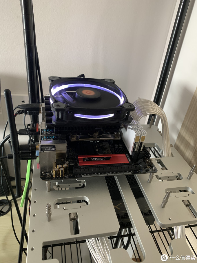 老司鸡的小钢炮 篇一:迎广cs700w sfx电源开箱