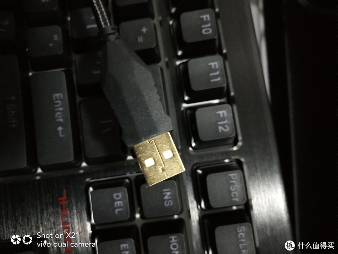 可能是最便宜的RGB樱桃轴：雷神K85B键盘拆箱