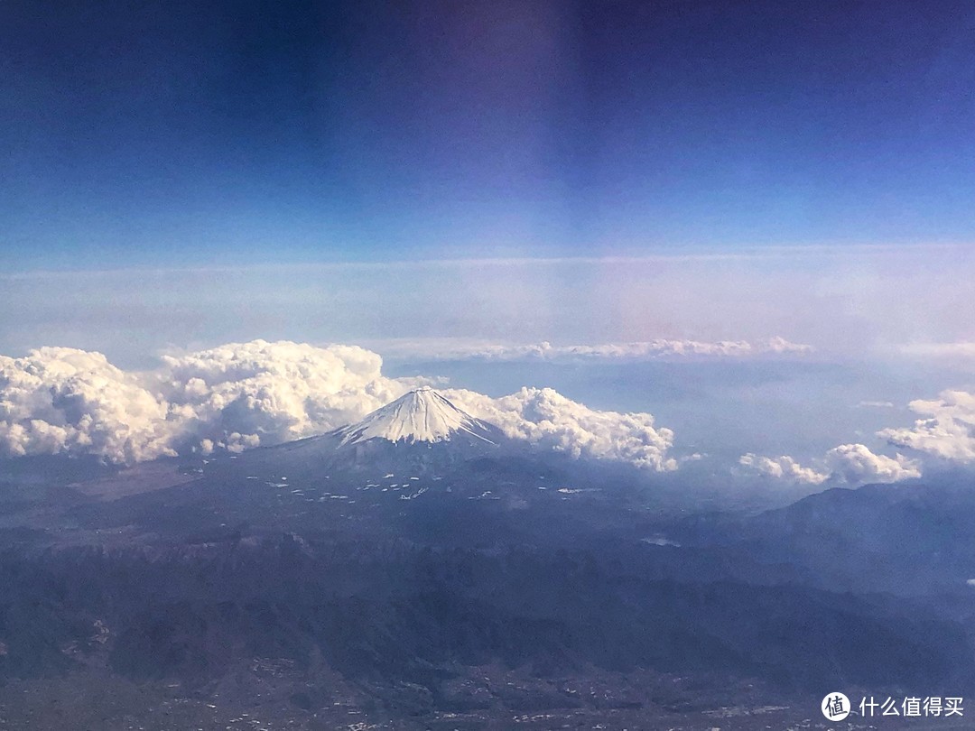 回国飞机上看到的富士山，祝大家2019好运！🍀