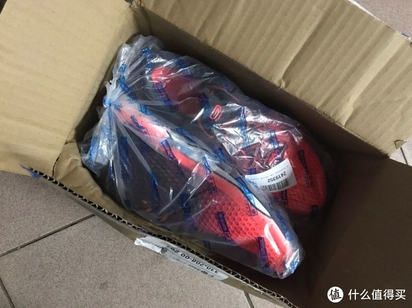 迪卡侬Kiprun Ultralight Red 开箱