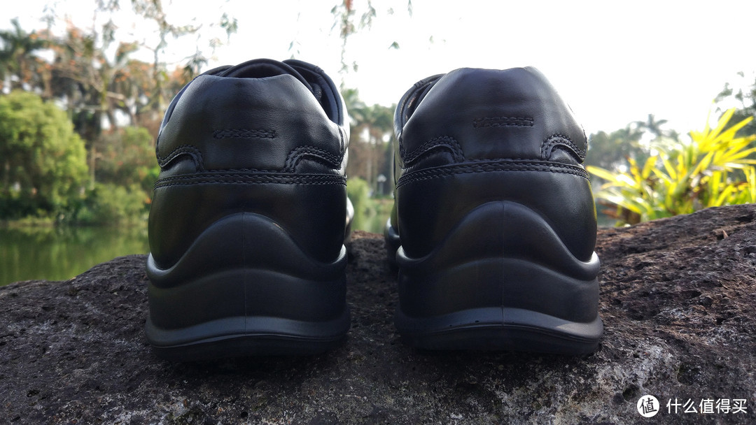 透气、耐磨，PU鞋底一体成型更耐用——七面一体成型缓震皮鞋