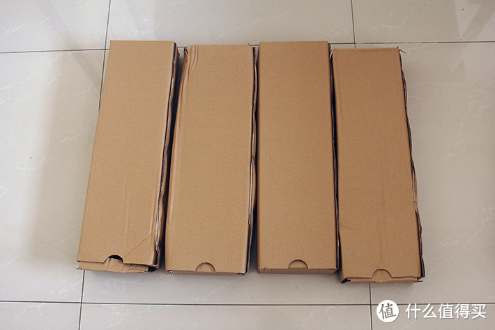 四个空盒子，起到固定产品和支撑包装四个角的作用