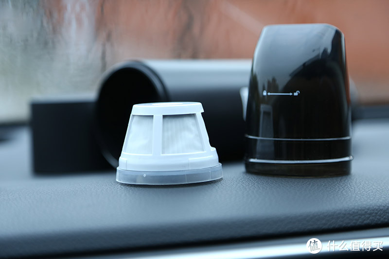 车内清洁不求人，“AutoBot”吸尘器助你轻松上阵