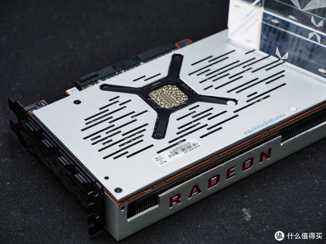 Radeon VII开箱测试：制程升级能否带来性能飞跃