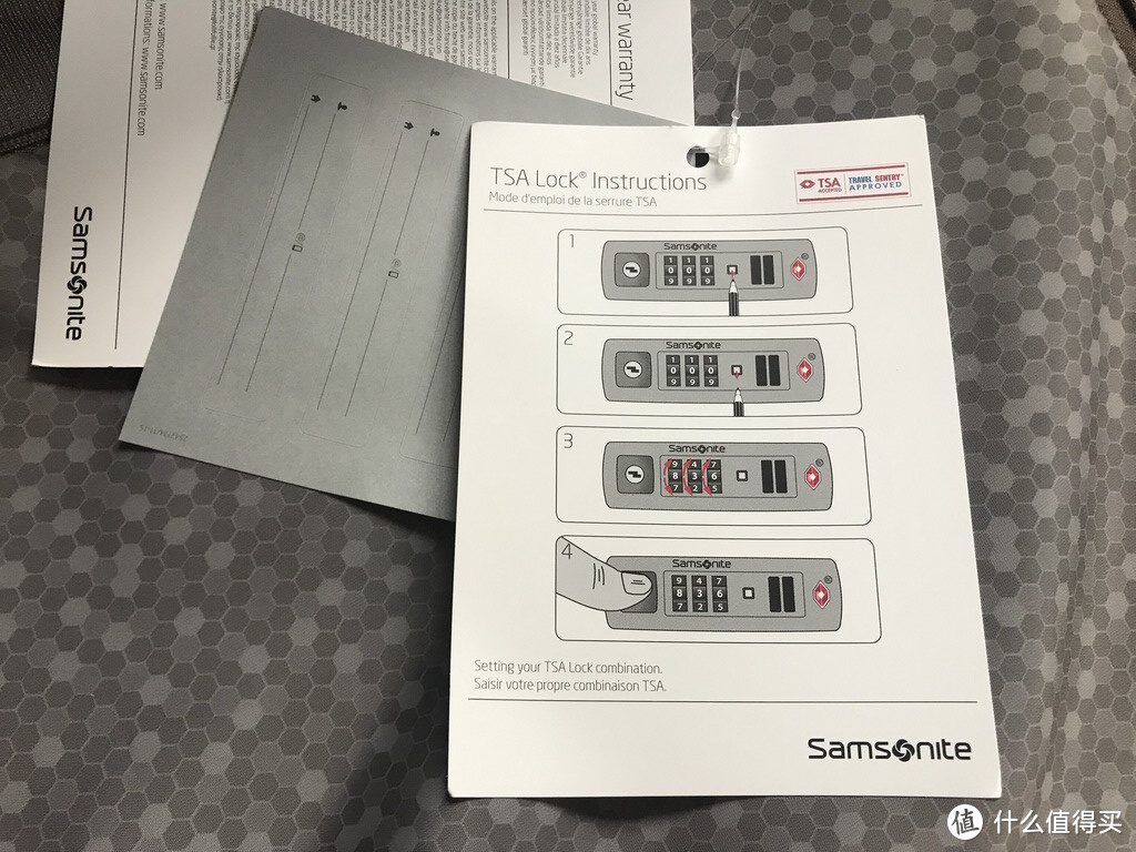 超轻的“红贝壳”：Samsonite 新秀丽 Cosmolite系列 V22 红色25英寸拉杆箱