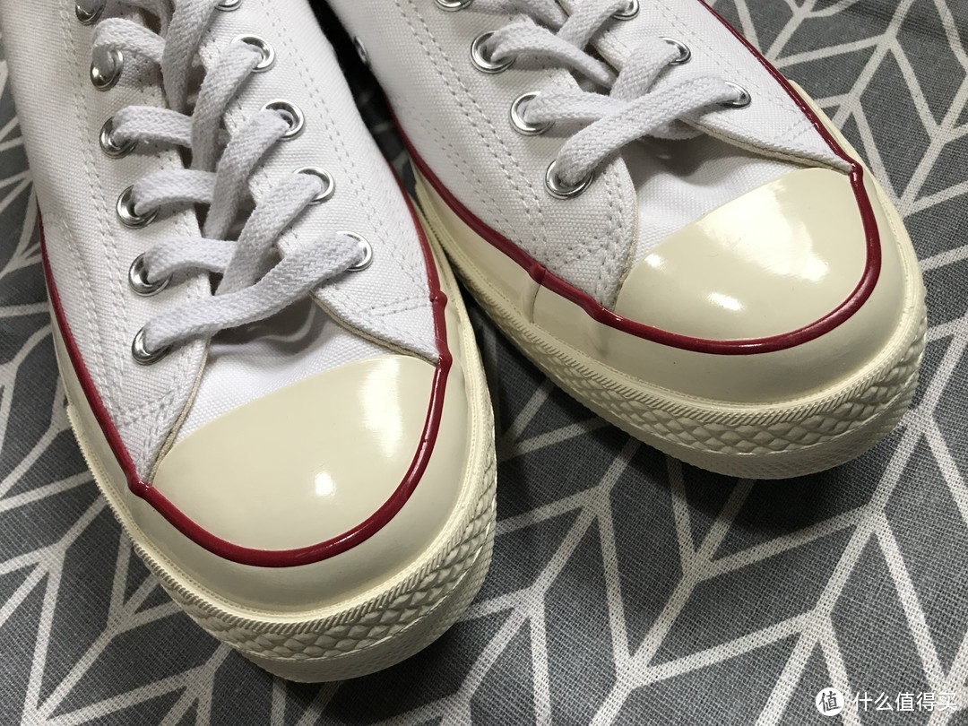 经典的Converse 1970系列复古帆布鞋