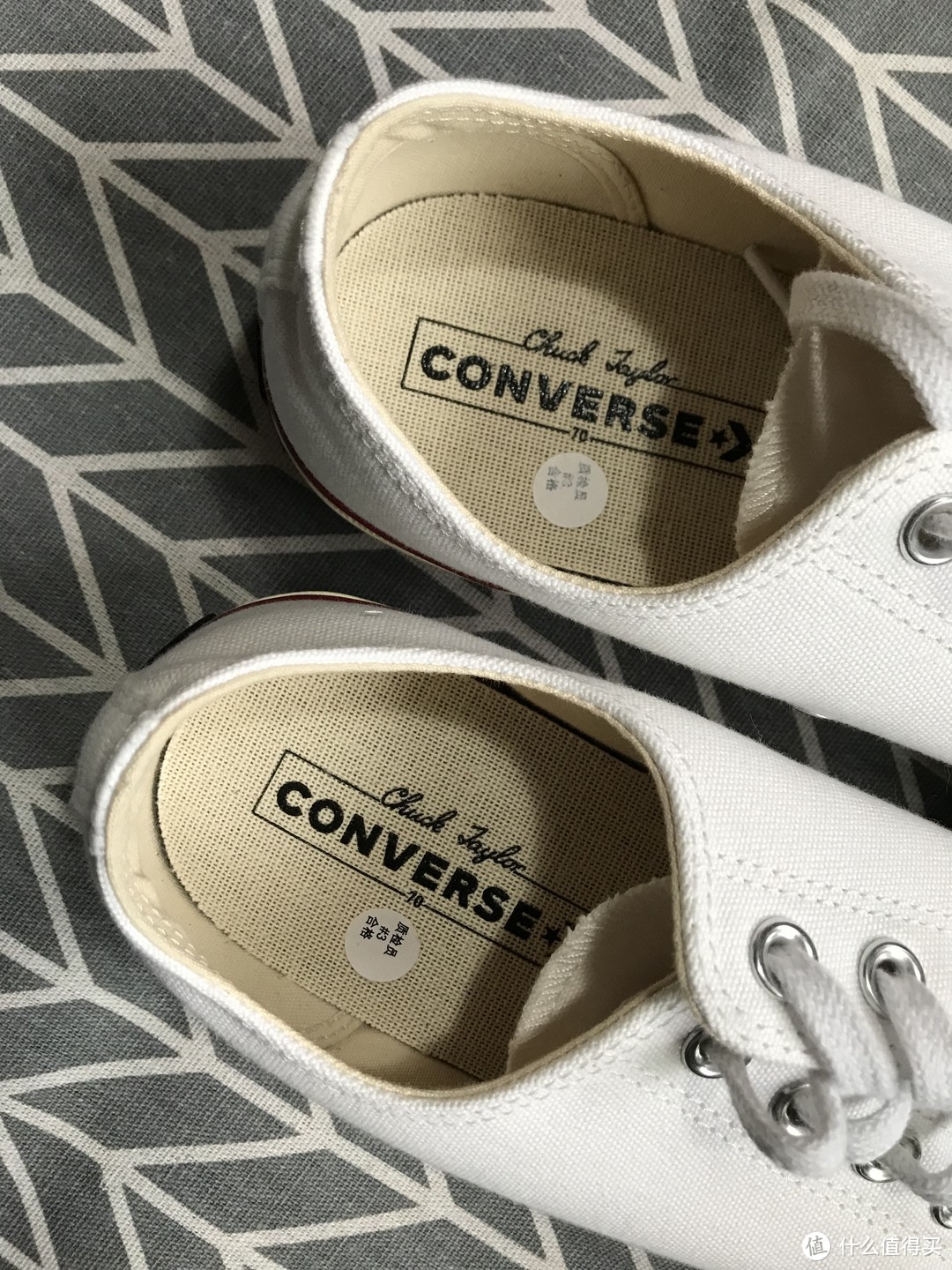 经典的Converse 1970系列复古帆布鞋