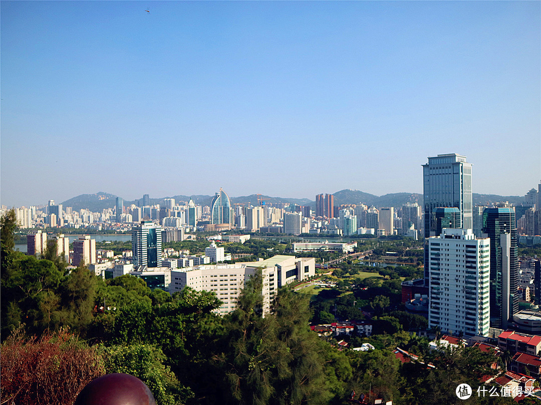 第三天：游览网红景点植物园，在人少景美的海上明珠观光塔鸟瞰厦门