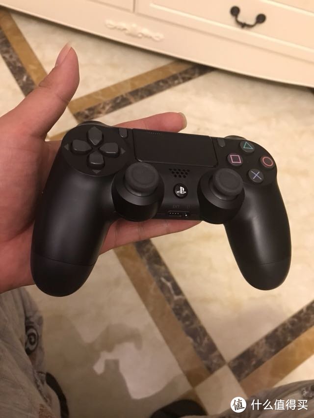 大叔入手PS4Pro 感受鬼魅手柄触感！