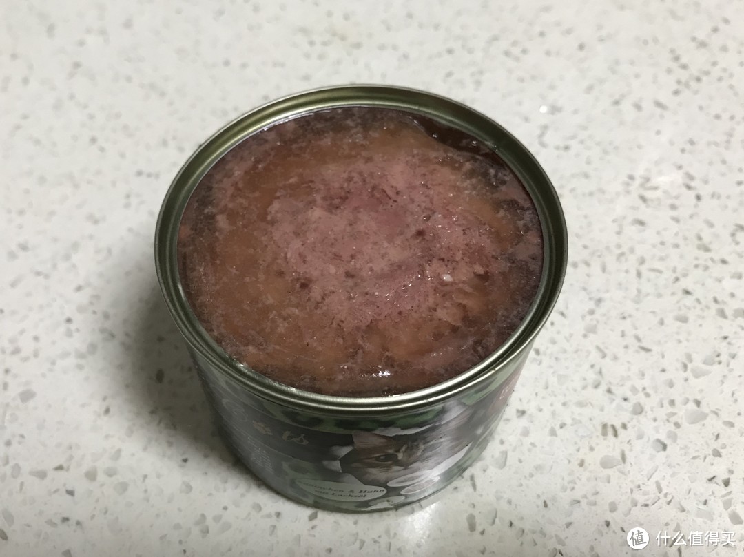 开罐整洁，肉色偏红，胶质和肉汤冻主要分布在表面了
