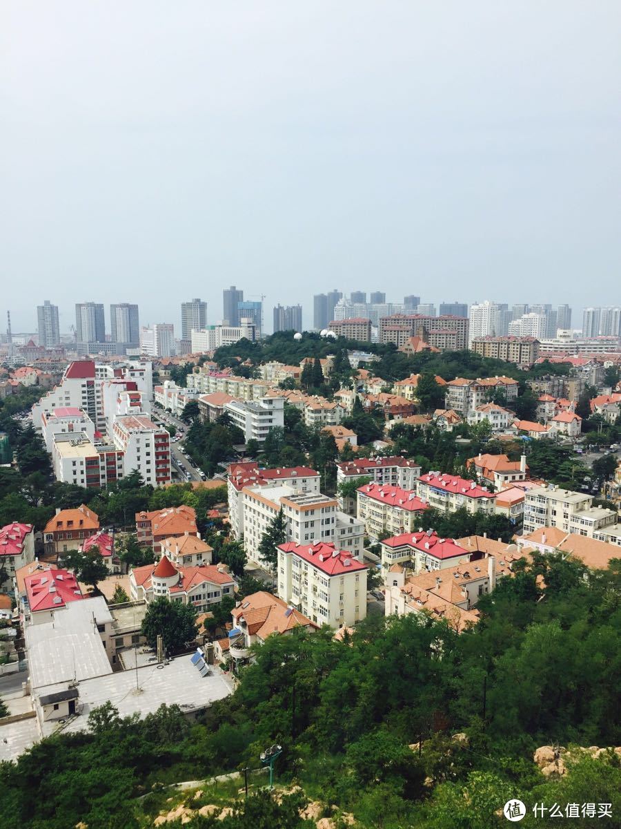 青岛这座山不足百米，可以俯瞰老城全景，门票四舍五入不要钱