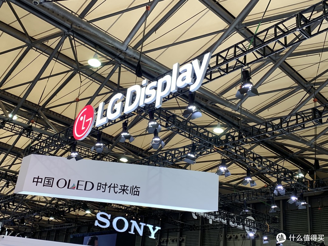 LG Display 亮相 2019AWE，OLED 黑科技层出不穷