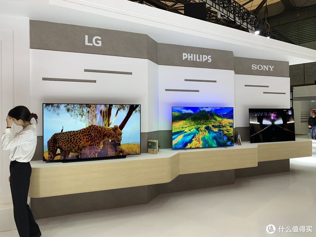 LG Display 亮相 2019AWE，OLED 黑科技层出不穷