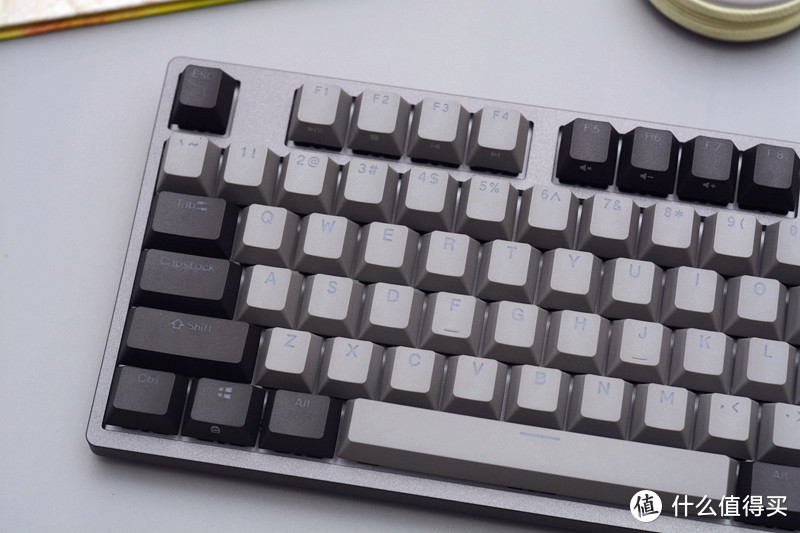 现在键盘都流行玩个性键帽了？杜伽K320深空灰白光限定版开箱