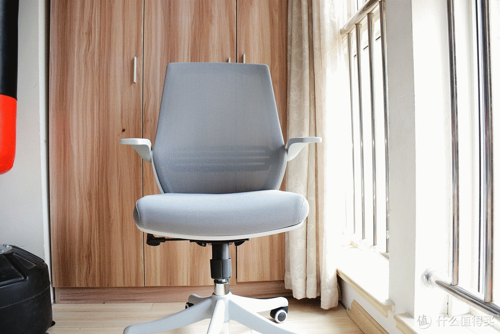入手入门级人体工学座椅：办公室白领对自己好一些