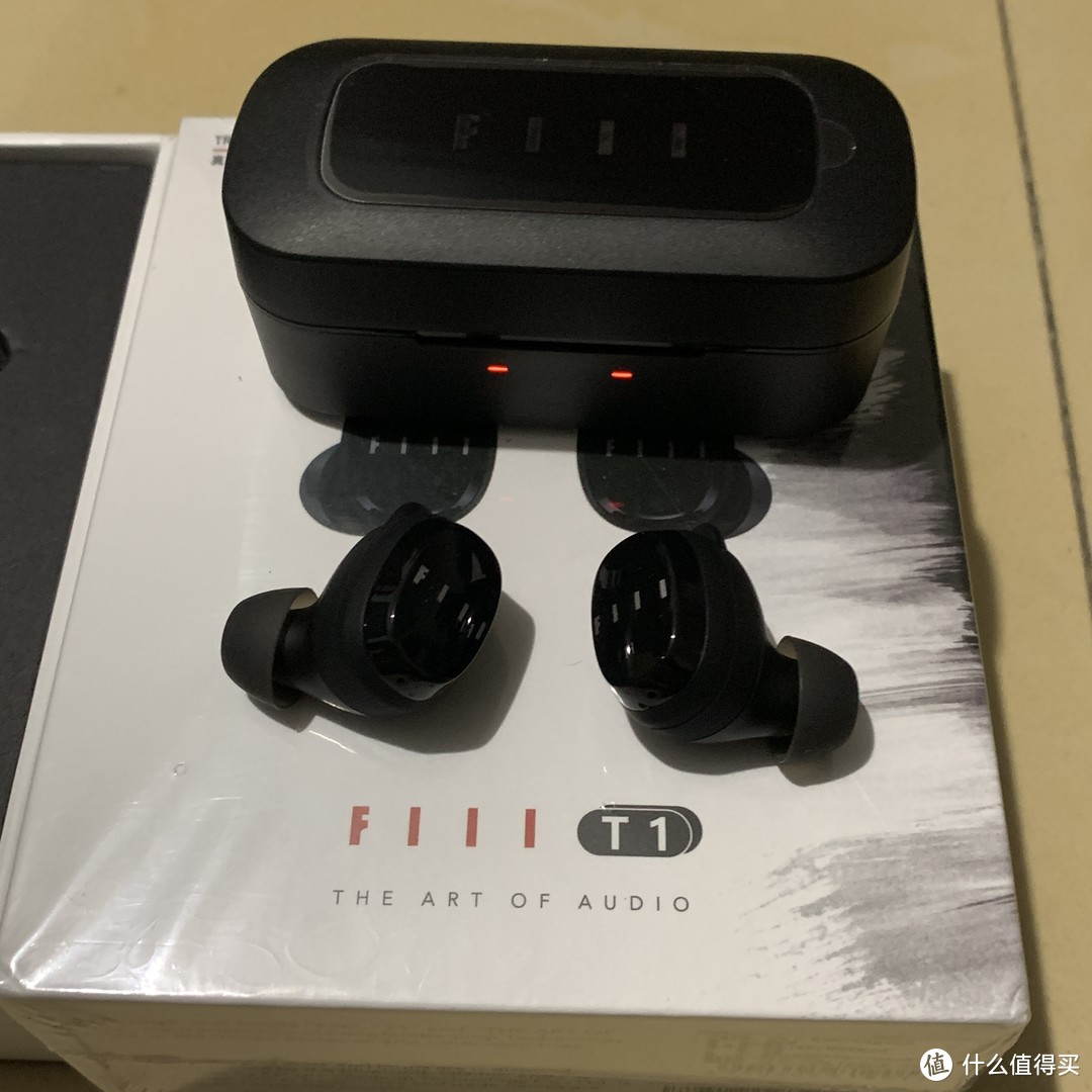 又一国产品牌加入战斗 —— FIIL T1 真无线蓝牙耳机开箱试用