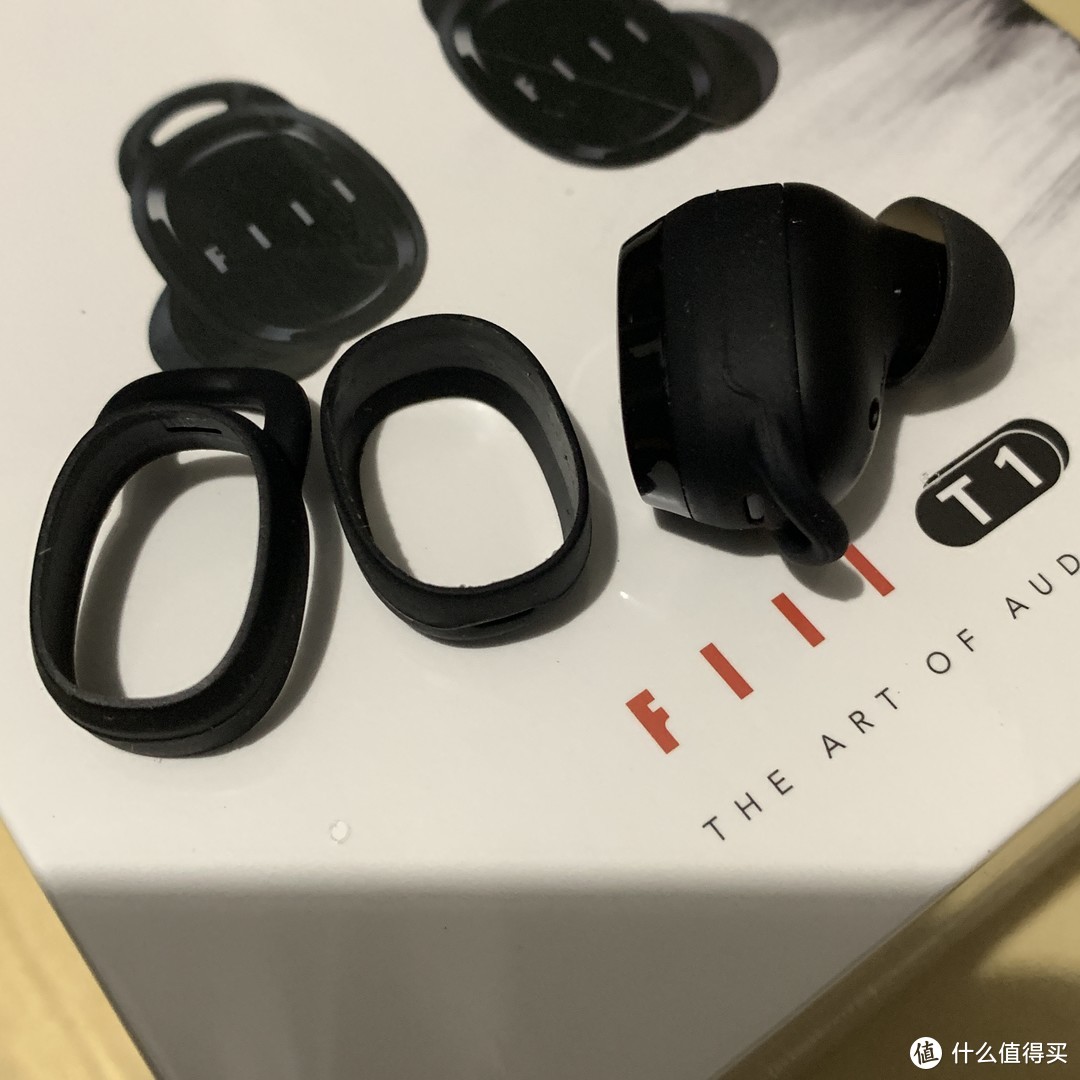 又一国产品牌加入战斗 —— FIIL T1 真无线蓝牙耳机开箱试用