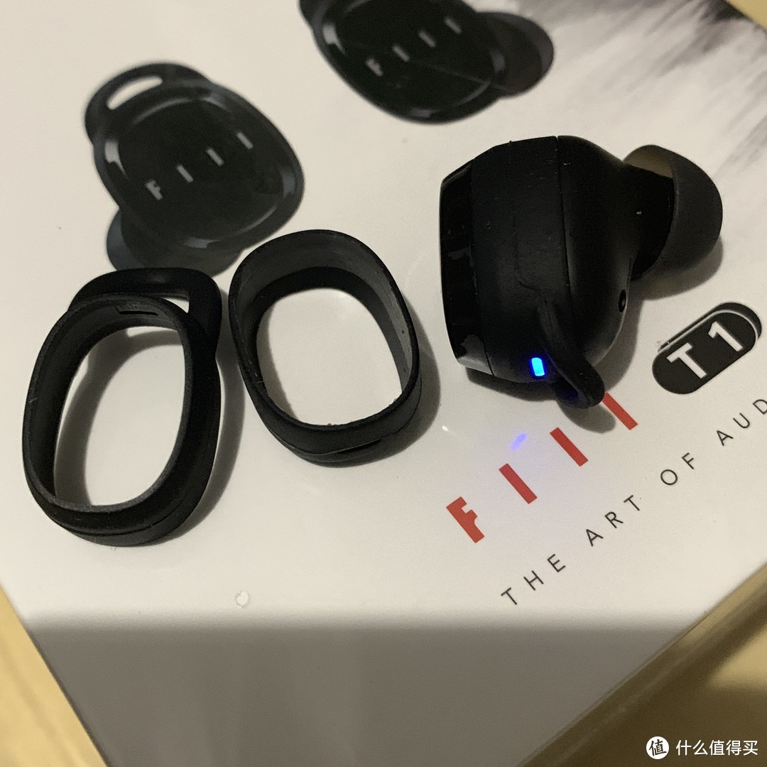 又一国产品牌加入战斗 —— FIIL T1 真无线蓝牙耳机开箱试用