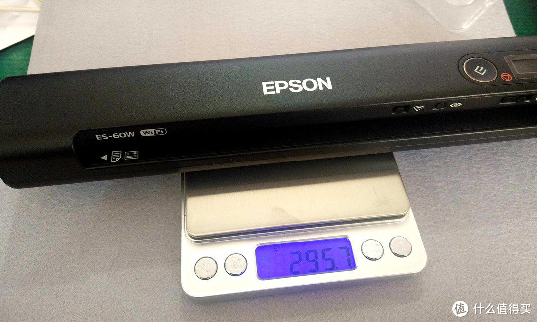 轻巧便携的 Epson ES-60W A4 WIFI便携馈纸式扫描仪