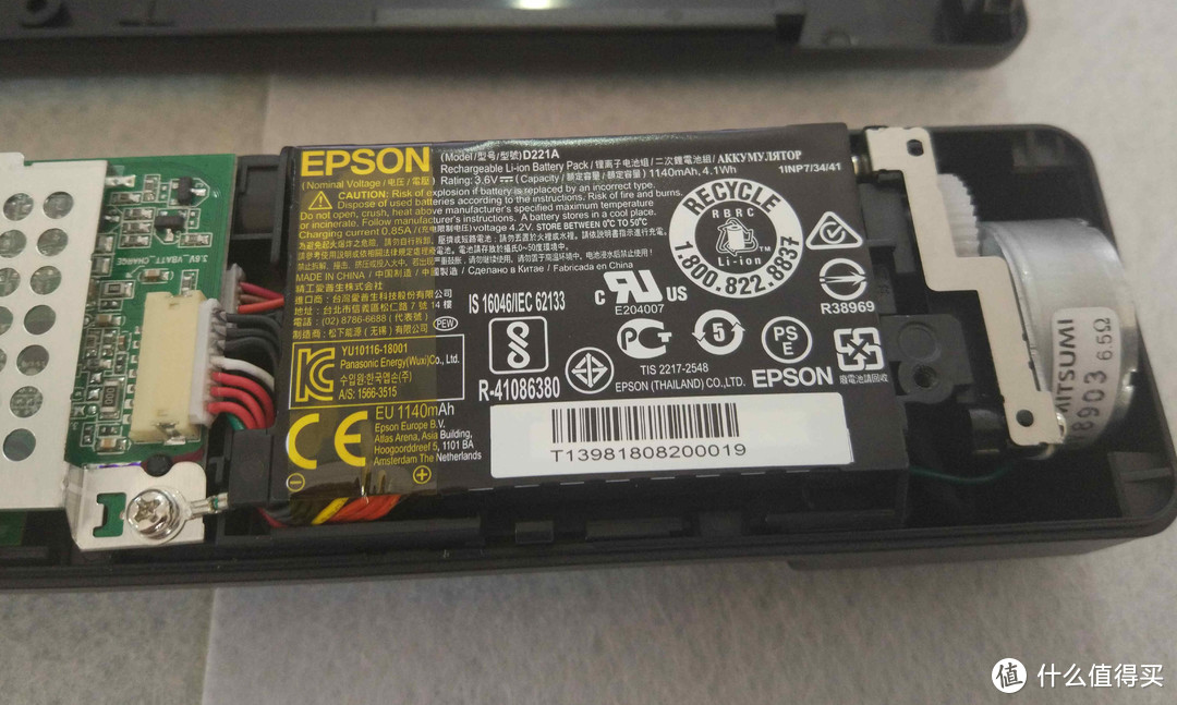 轻巧便携的 Epson ES-60W A4 WIFI便携馈纸式扫描仪